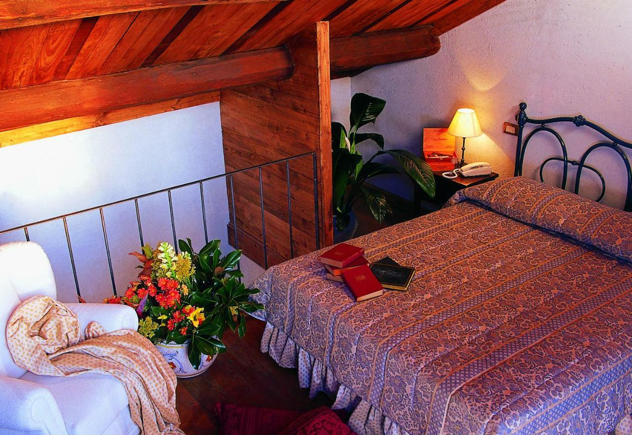 Hotel La Locanda Dei Ciocca Grottaferrata Buitenkant foto