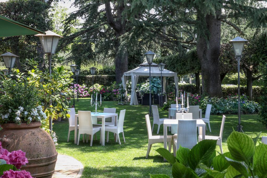 Hotel La Locanda Dei Ciocca Grottaferrata Buitenkant foto