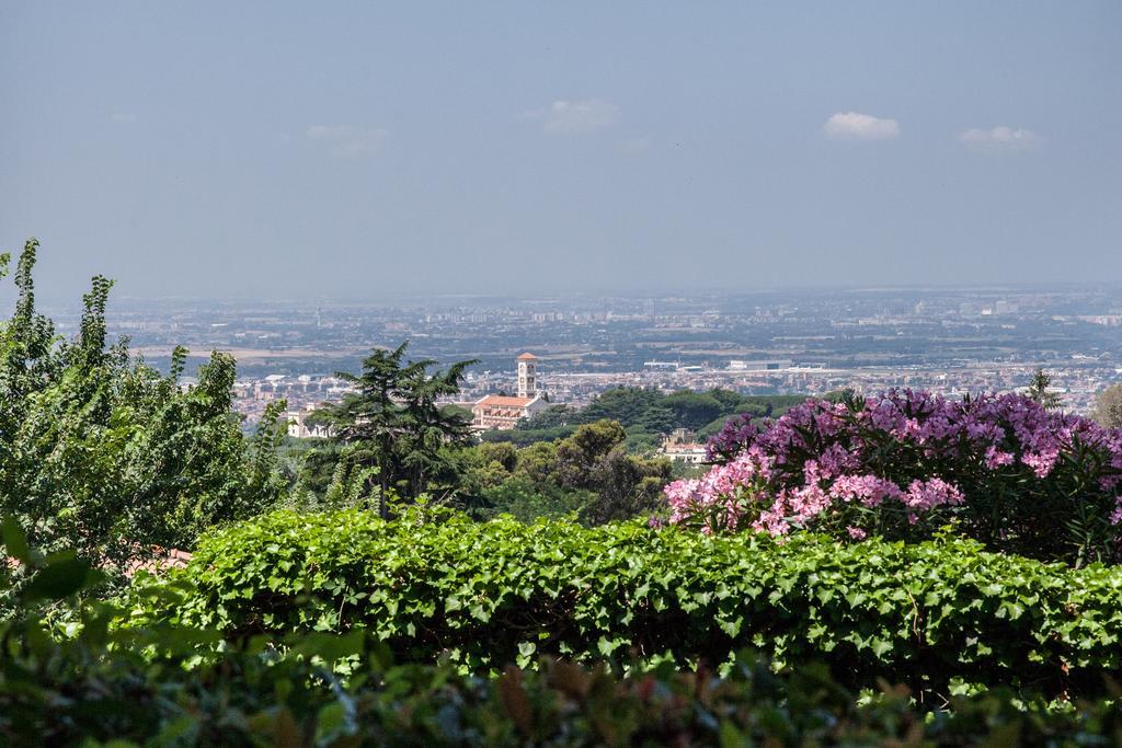 Hotel La Locanda Dei Ciocca Grottaferrata Buitenkant foto
