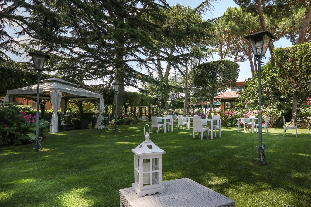 Hotel La Locanda Dei Ciocca Grottaferrata Buitenkant foto
