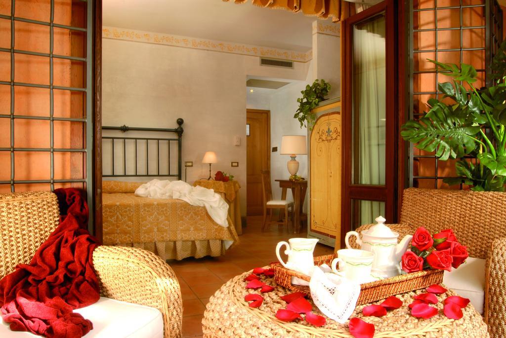 Hotel La Locanda Dei Ciocca Grottaferrata Buitenkant foto