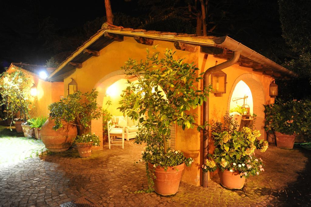 Hotel La Locanda Dei Ciocca Grottaferrata Buitenkant foto